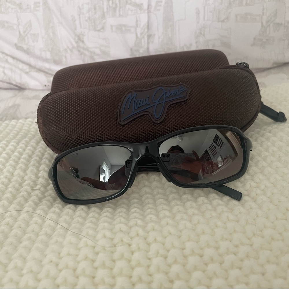 Maui Jim Black Polarized Sunglasses with Case